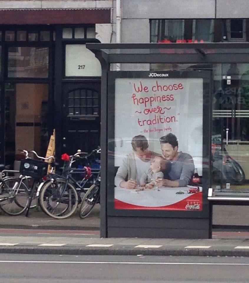 Coca-Cola, pubblicità con due padri: "Tradizione? Meglio la felicità"