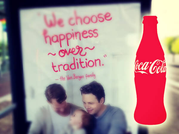 Coca-Cola, pubblicità con due padri: "Tradizione? Meglio la felicità" - coca cola padri gay amsterdam BS - Gay.it