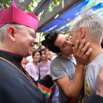 Cuba Pride: Mariela Castro apre il corteo e festeggia i matrimoni - Thumbnail