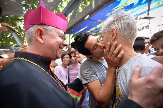 Cuba Pride: Mariela Castro apre il corteo e festeggia i matrimoni