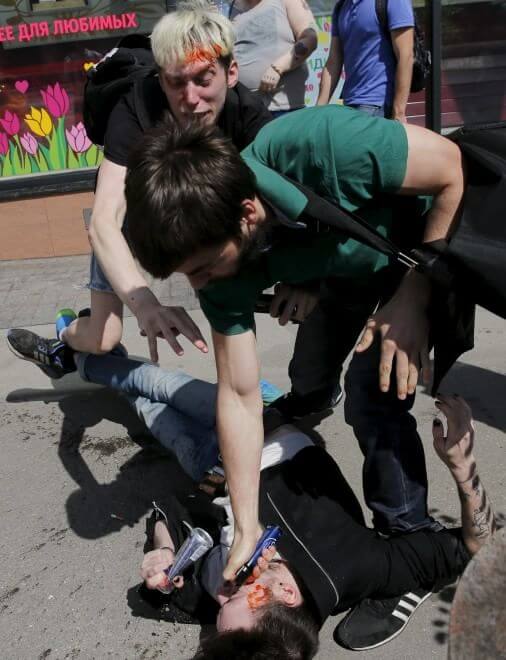 Scontri e arresti al Mosca Pride: le immagini di un finale annunciato