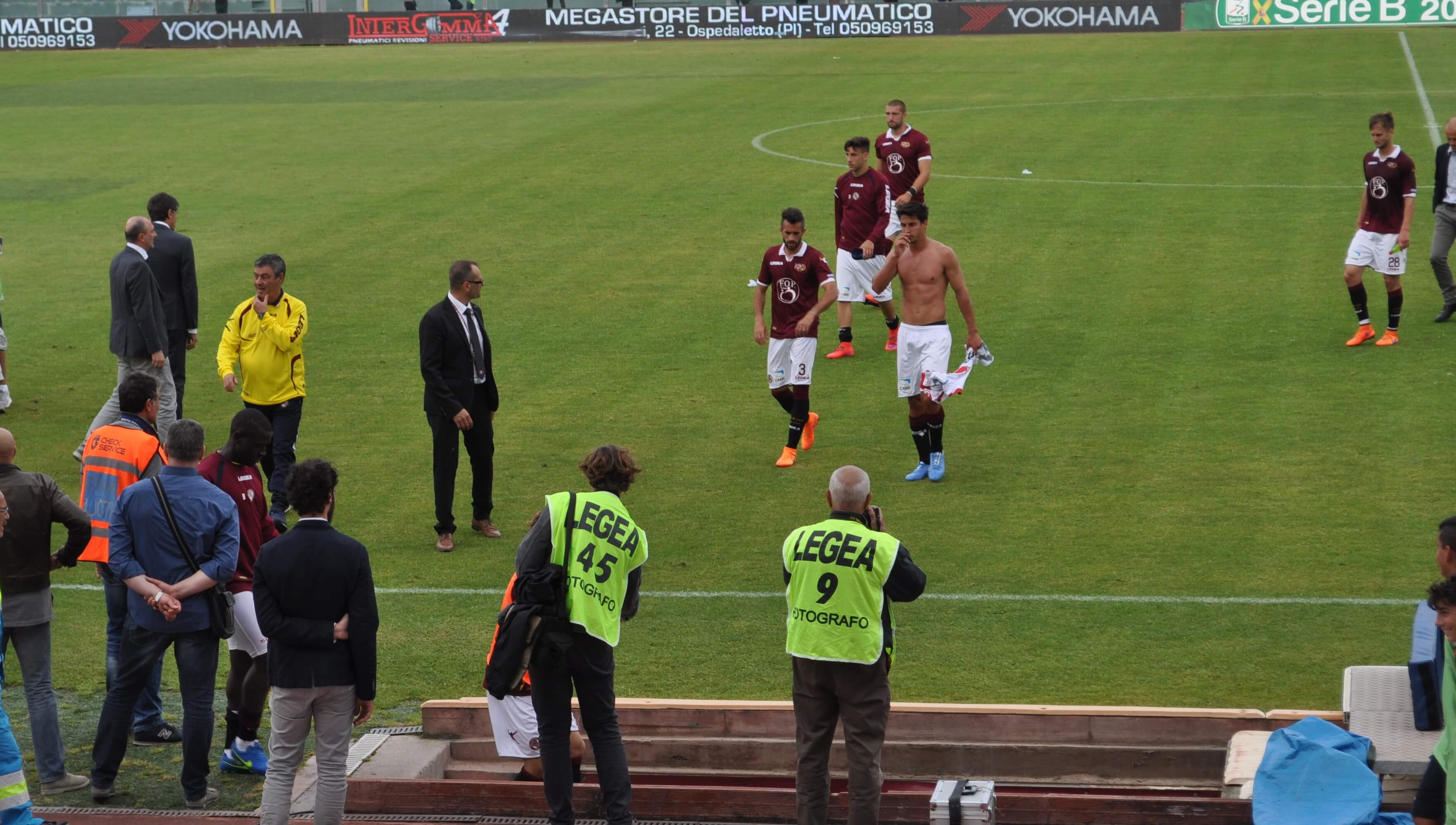 #IDAHOT: i calciatori del Livorno scendono in campo contro l'omofobia