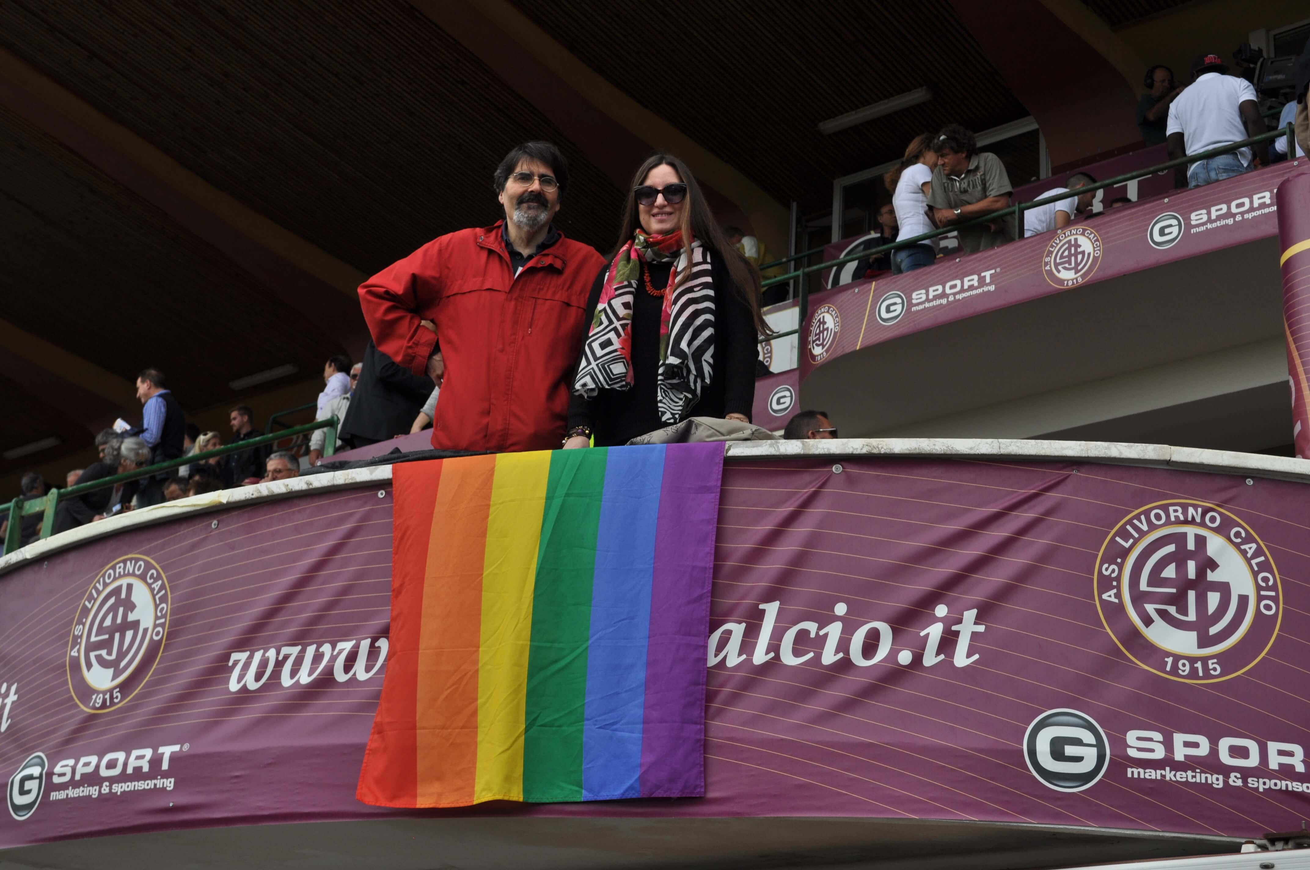 #IDAHOT: i calciatori del Livorno scendono in campo contro l'omofobia