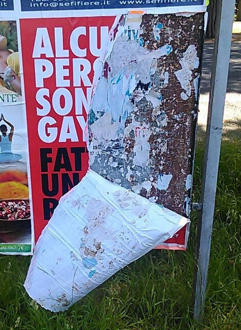 Livorno: sfregiati i manifesti contro l'omofobia e la transfobia