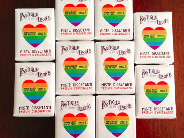 Le Pastiglie Leone “ai profumi d’arcobaleno” per il Pride