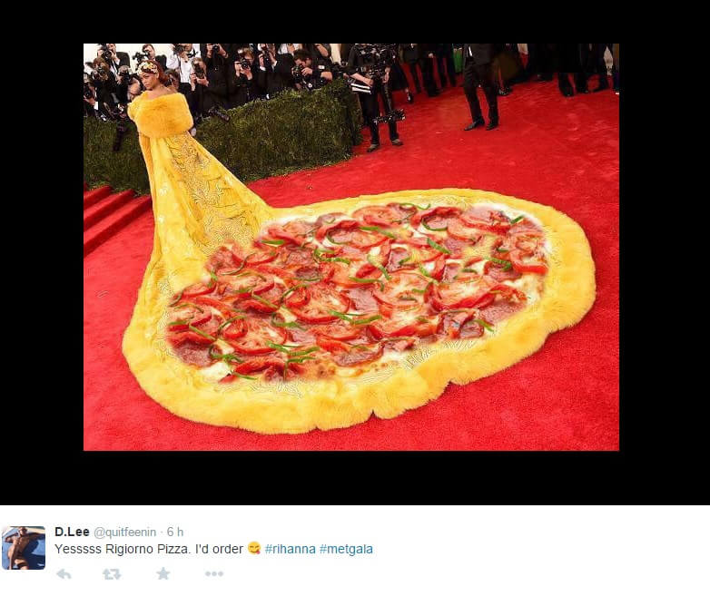 L'abito pizza di Rihanna al Met Gala: e la rete impazzisce