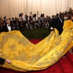 L'abito pizza di Rihanna al Met Gala: e la rete impazzisce - Thumbnail