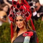 L'abito pizza di Rihanna al Met Gala: e la rete impazzisce - Thumbnail