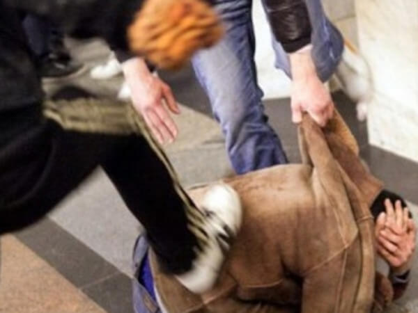 Ancora violenza omofoba: turista aggredito a Catania