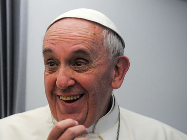 10 anni di Papa Francesco, aperture e chiusure, speranza e lacrime per la comunità LGBTQIA+ - bergoglio famiglie philadelphia 1 - Gay.it