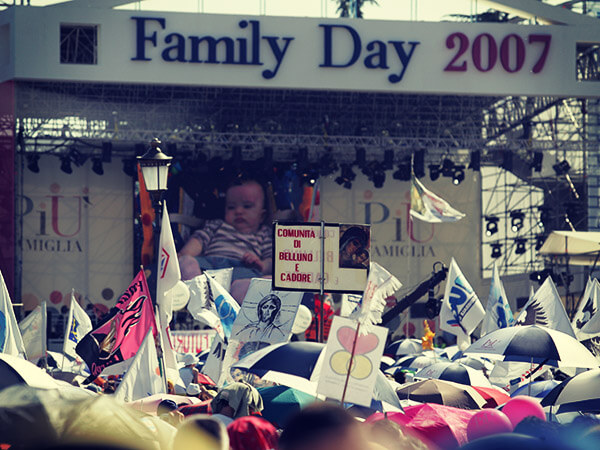 Torna il Family Day: ecco dove e quando si riuniranno gli omofobi - family day 2007 BS 1 - Gay.it