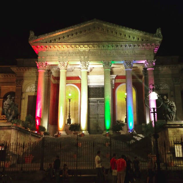 Il Teatro Massimo in versione rainbow per il Palermo Pride