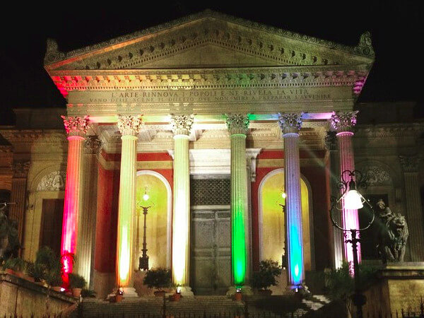 Il Teatro Massimo in versione rainbow per il Palermo Pride