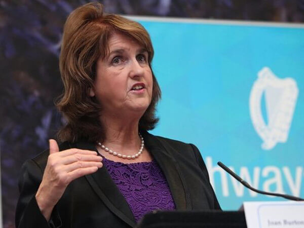 Irlanda, un altro passo: le persone trans potranno autodeterminarsi - ministra irlanda legge trans 1 - Gay.it