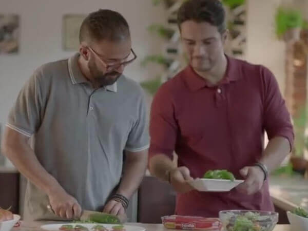 Quando c’è amore, c’è famiglia: lo spot dei biscotti “Familia” [VIDEO]