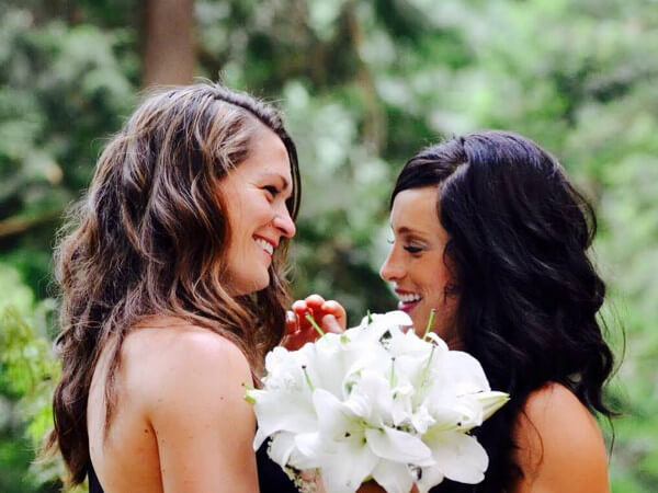 Le calciatrici lesbiche si sposano e pubblicano le foto sui social