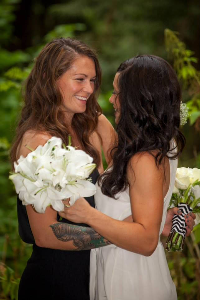 Le calciatrici lesbiche si sposano e pubblicano le foto sui social