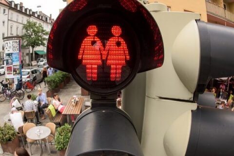 Amburgo: arrivano i "semafori rainbow", simbolo di tolleranza - gaysemafcover - Gay.it