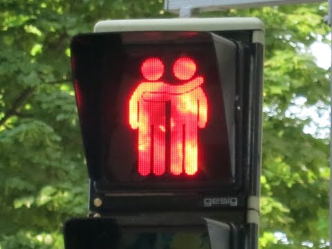 Amburgo: arrivano i "semafori rainbow", simbolo di tolleranza