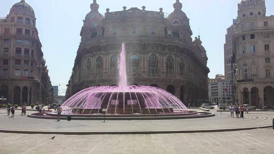 Liguria Pride: oggi Genova si è svegliata così