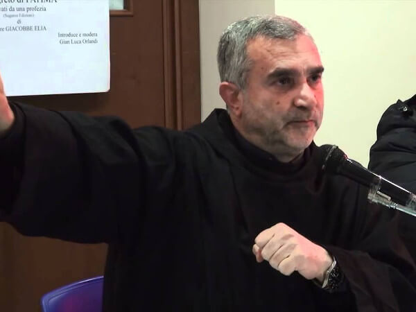 Il prete esorcista: “Dietro i matrimoni gay c’è Satana”