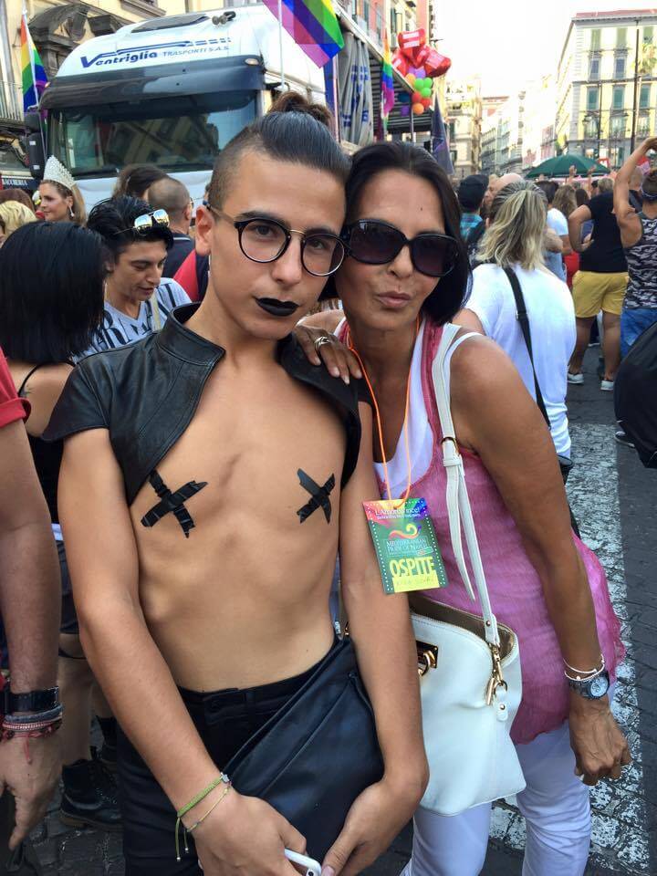 L'Onda Pride passa da Napoli e lascia una gioiosa scia rainbow - FOTO