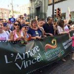 L'Onda Pride passa da Napoli e lascia una gioiosa scia rainbow - FOTO - Thumbnail