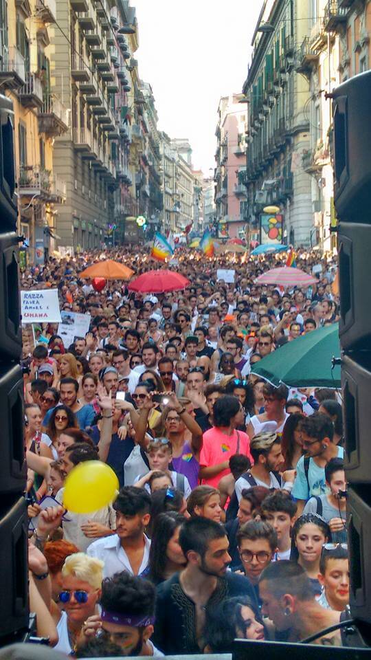 L'Onda Pride passa da Napoli e lascia una gioiosa scia rainbow - FOTO