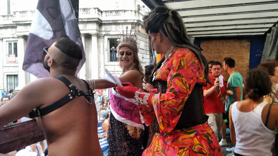 L'Onda Pride passa da Napoli e lascia una gioiosa scia rainbow - FOTO