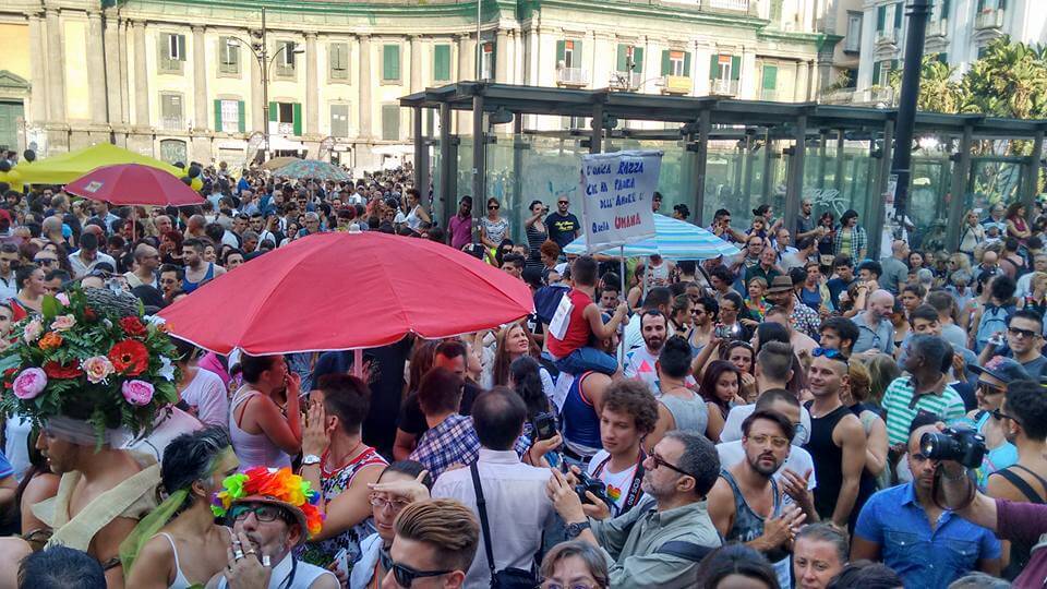 L'Onda Pride passa da Napoli e lascia una gioiosa scia rainbow - FOTO