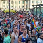 L'Onda Pride passa da Napoli e lascia una gioiosa scia rainbow - FOTO - Thumbnail