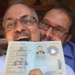 "Familiare di cittadino europeo": Roberto resta in Italia col marito - Thumbnail