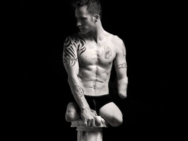 Always Loyal, il libro fotografico sui sexy veterani mutilati - stokescopertina - Gay.it
