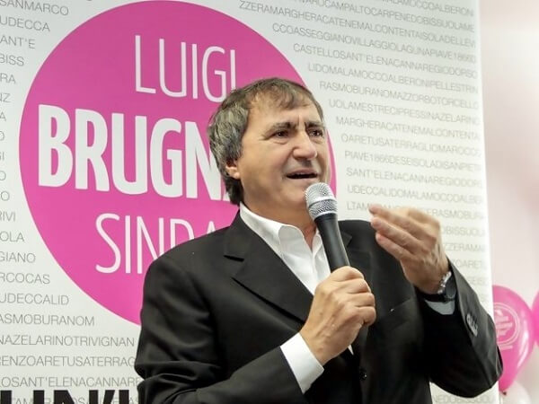 Il sindaco di Venezia e la (presunta) copertina omofoba su Twitter
