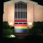 Scritte omofobe sulla chiesa: la splendida reazione della comunità - Thumbnail