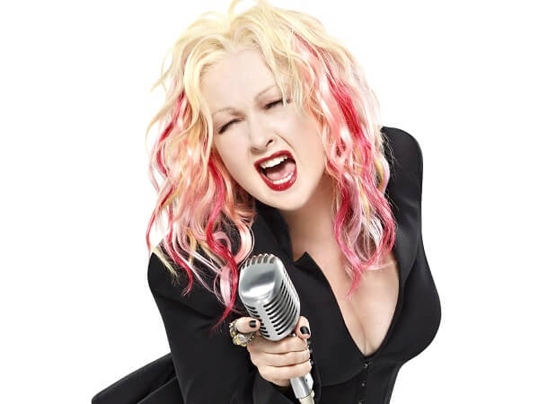 Cyndi Lauper ha aperto un centro accoglienza per giovani homeless Lgbt - cindylnycharlmen - Gay.it