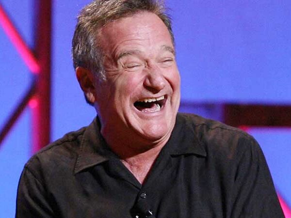 Robin Williams, lo ricordiamo così: i ruoli Lgbt più famosi - deadstate Robin Williams - Gay.it
