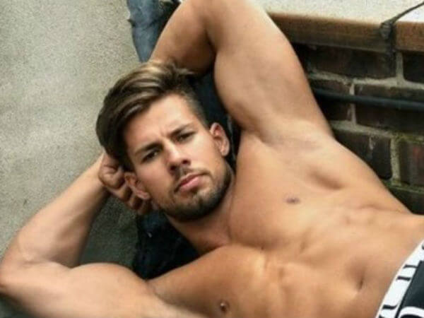 L'irresistibile fascino di Lobo e del suo underwear - Lobo Zuzin base - Gay.it