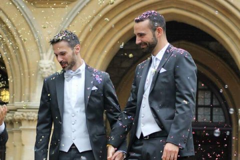 Un anno di matrimonio: Facebook festeggia la coppia gay con un video - anniversario stefano antonio - Gay.it