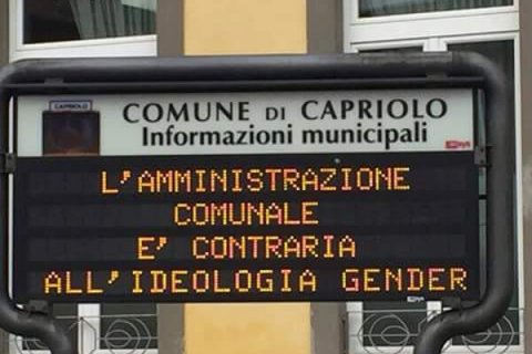 Un altro comune del bresciano si dice "contro l'ideolgia gender" - comune capriolo gender - Gay.it