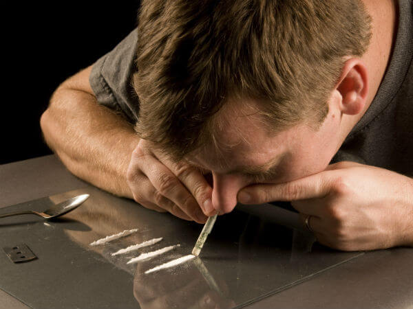 Droghe ricreative e farmaci anti-retrovirali: possibile interazione