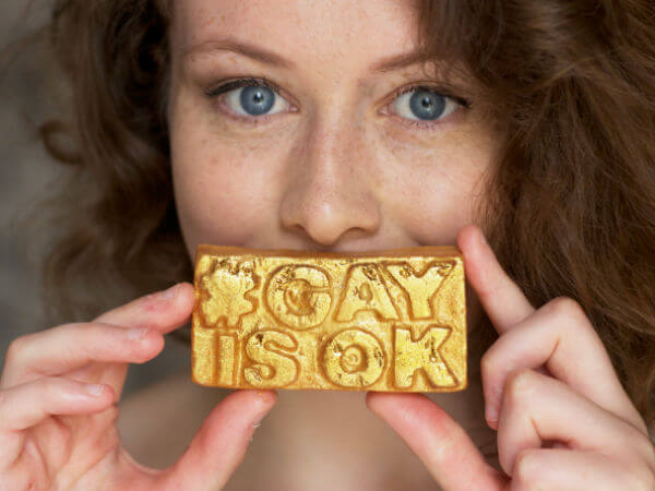 #Gayisok, il sapone Lush che finanzia le associazioni LGBT - gay is ok lush base 1 - Gay.it