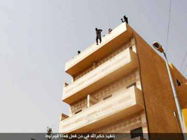 L'ISIS condanna a morte un gay: le immagini shock - isis base - Gay.it