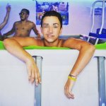 Nella scuola dove è vietato mettere foto gay su FB, si può fumare - Thumbnail