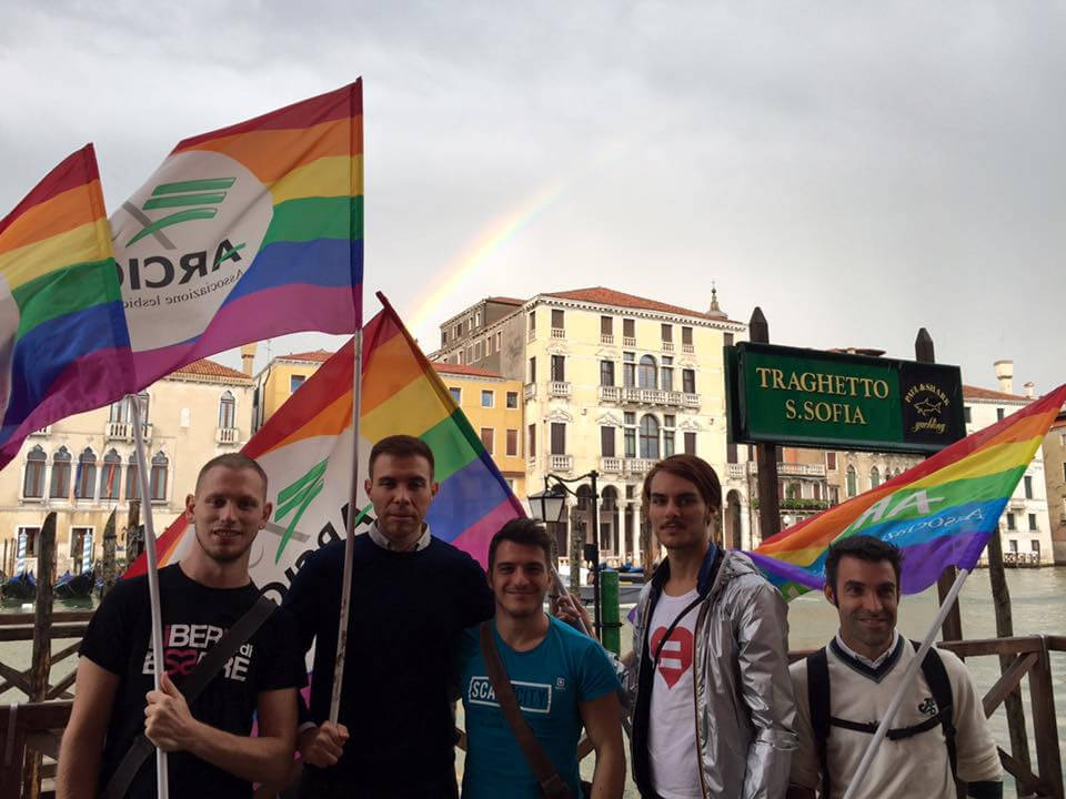 #RainbowVenice: contro l'omofobia a Venezia spunta l'arcobaleno