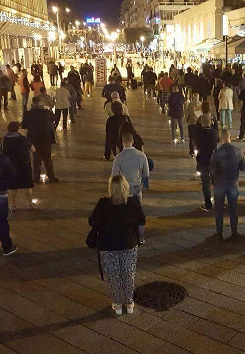 Tornano le sentinelle in piedi. Chissà per chi hanno pregato