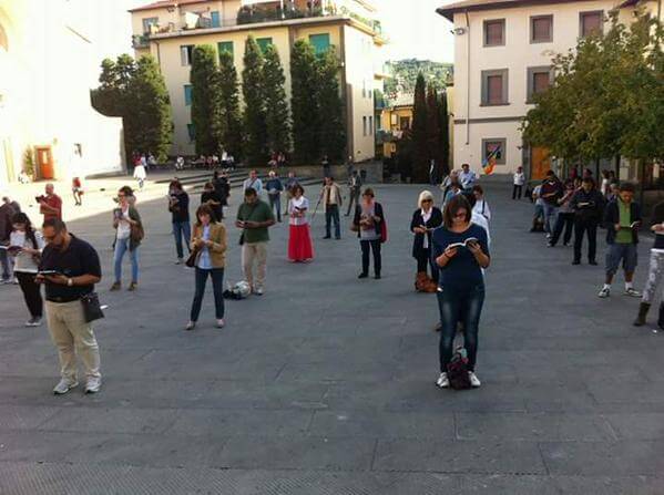 Tornano le sentinelle in piedi. Chissà per chi hanno pregato