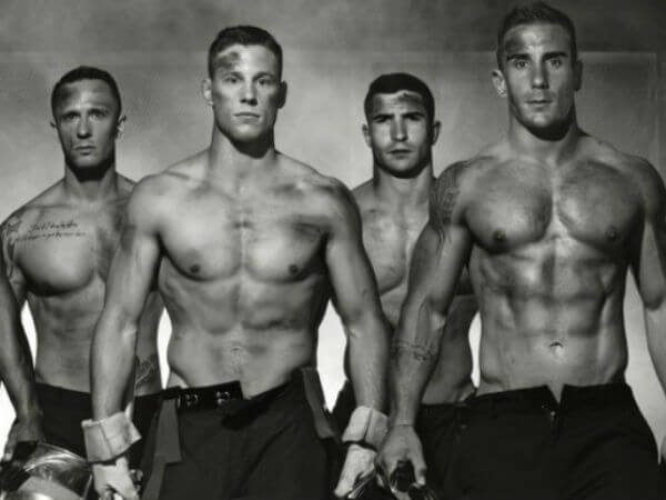 Quando i pompieri l'incendio lo accendono: il nuovo calendario - Calendrier des Pompiers base - Gay.it