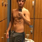 James Franco e Keegan Allen seminudi per "Il Re Cobra" - Thumbnail