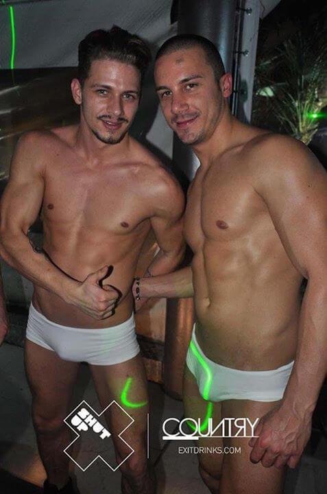 Igor del GF14 sexy cubista in un locale gay